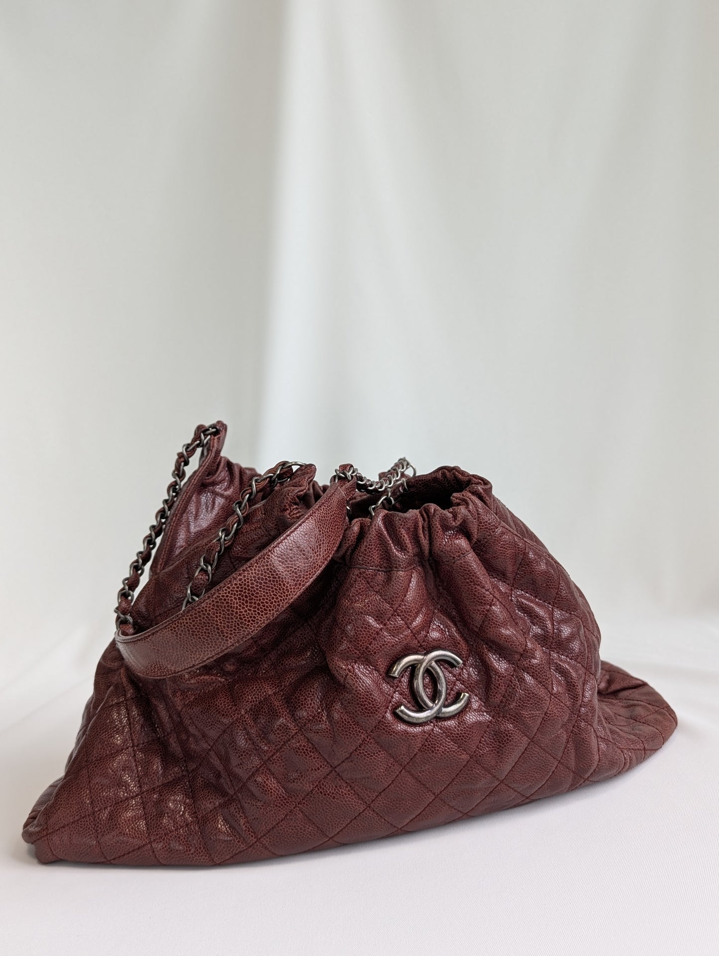CHANEL Glazed Caviar Quilted Burgandy CC Elastic Shoulder bag